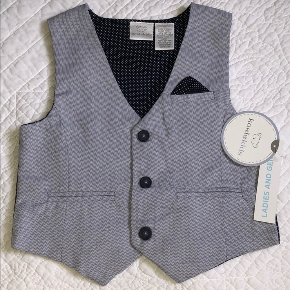 NWT - 4T Vest